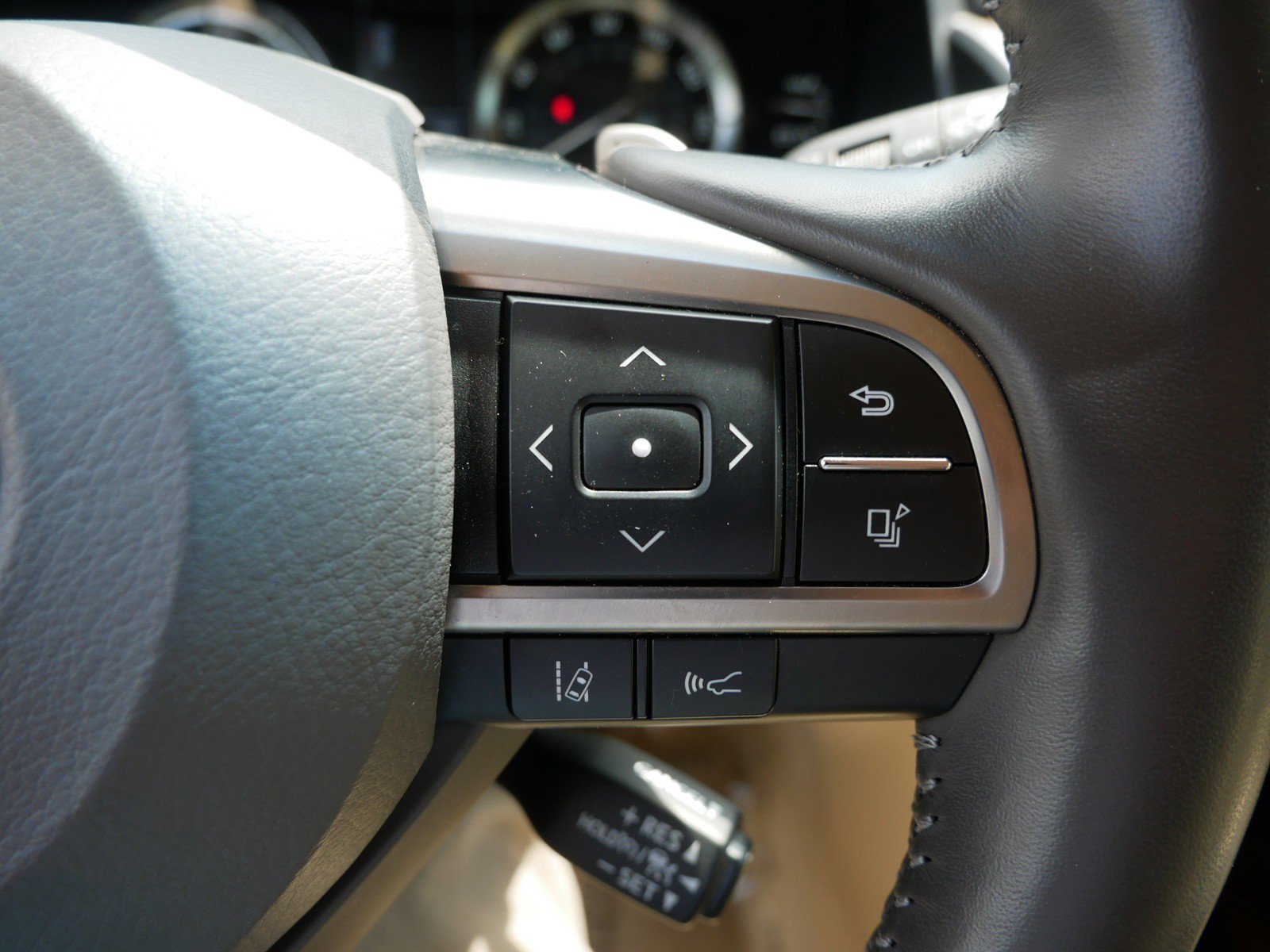 Used 2021 Lexus LX 570 4WD w/ Luxury Package image 31