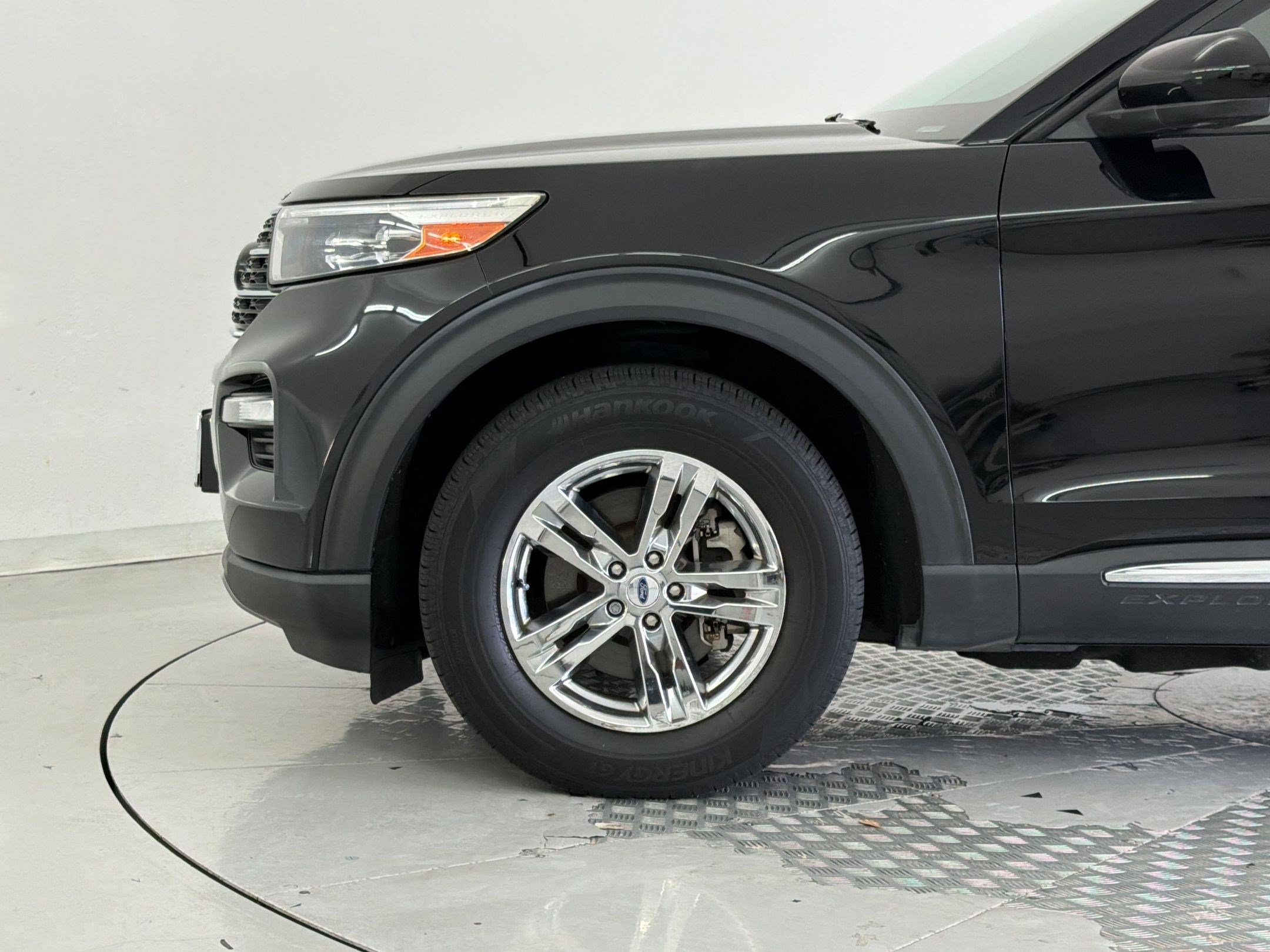 Used 2023 Ford Explorer XLT w/ Equipment Group 202A RWD image 27