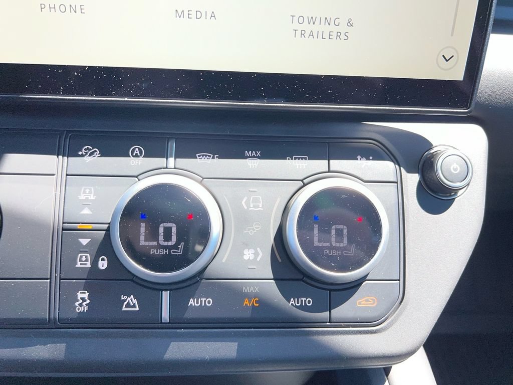 New 2026 Land Rover Defender 130 X-Dynamic SE AWD/4WD image 17