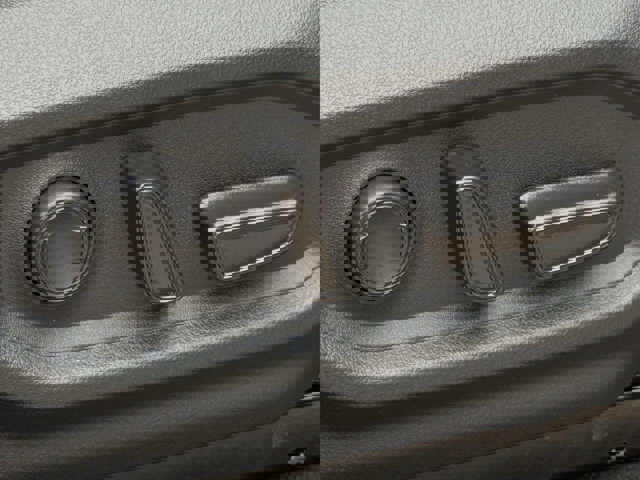 Used 2024 Toyota Tundra Limited AWD/4WD image 23