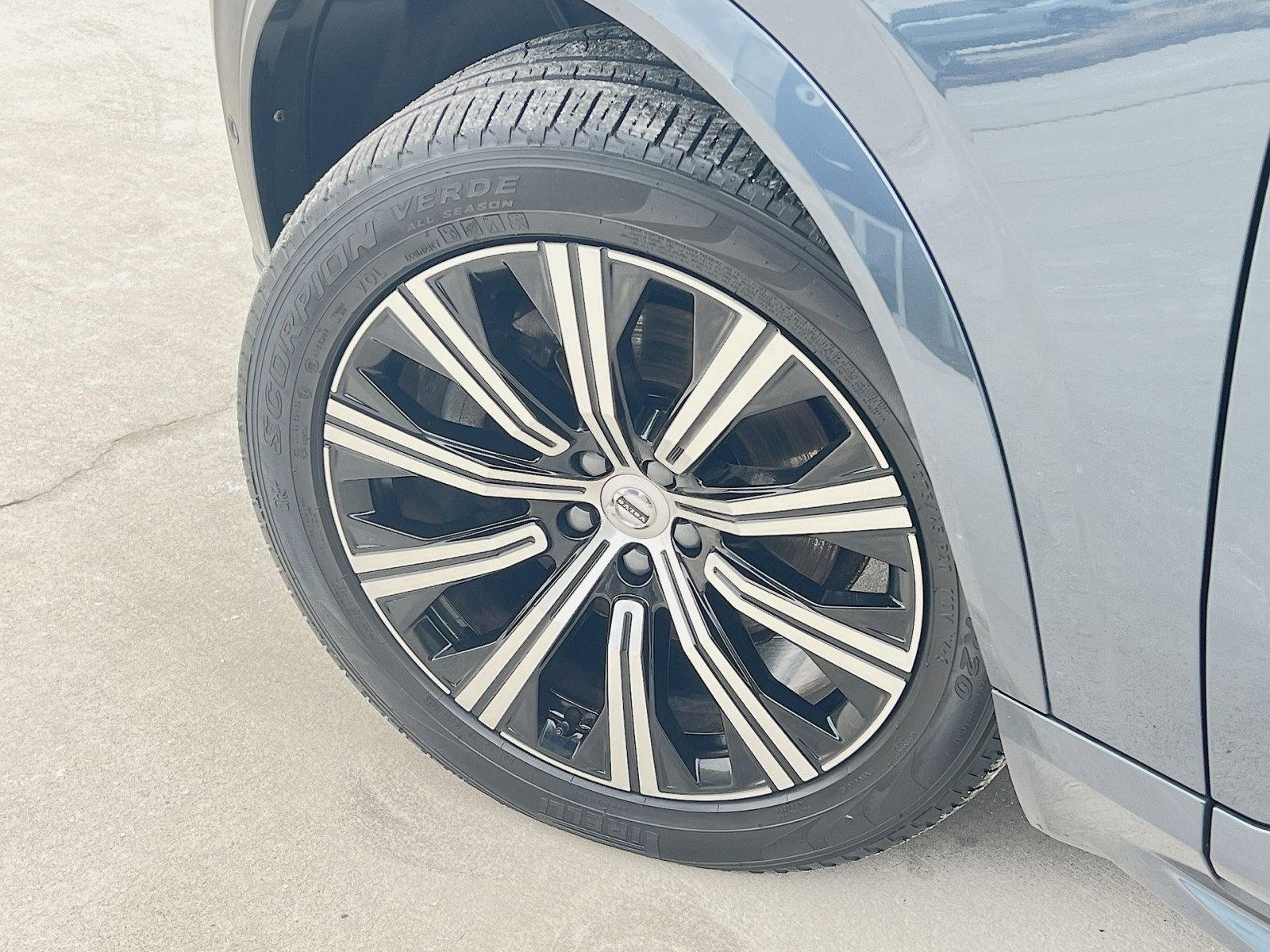 Used 2023 Volvo XC90 B5 Plus w/ Protection Package image 12