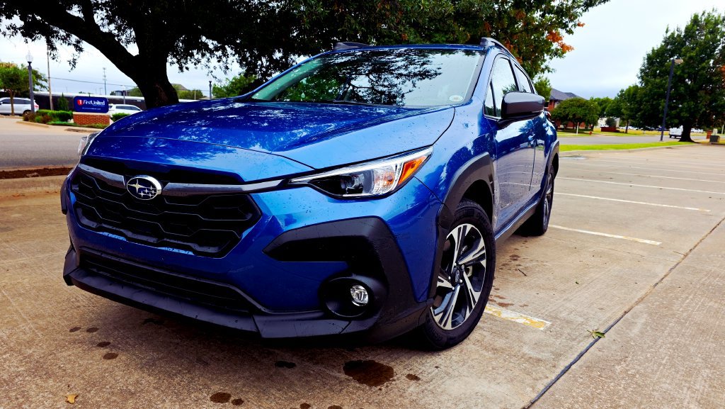 Used 2024 Subaru Crosstrek 2.0i Premium AWD/4WD image 2