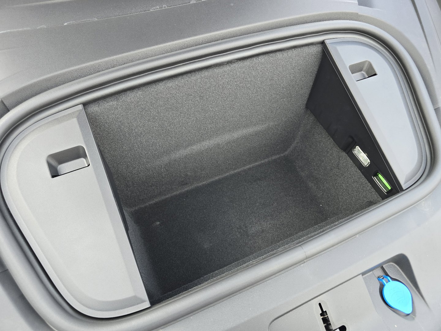 Used 2026 Porsche Taycan 4S image 33