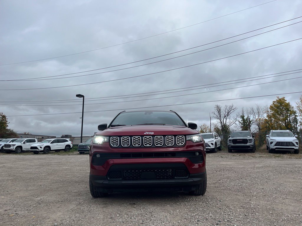 Used 2025 Jeep Compass Limited AWD/4WD image 4