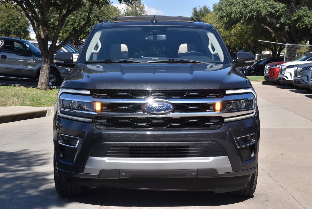 Used 2022 Ford Expedition Limited RWD image 3
