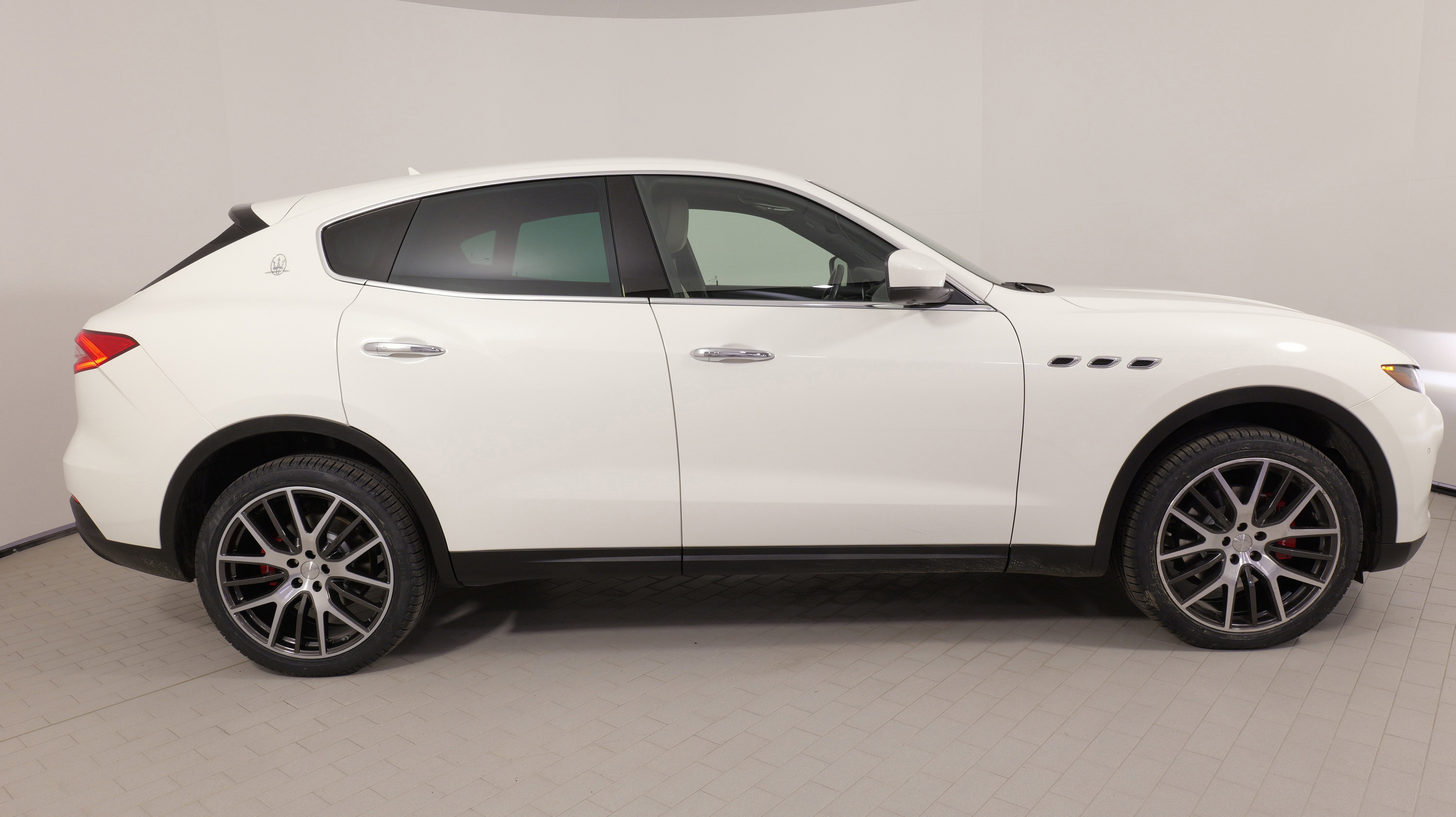 Used 2018 Maserati Levante image 9