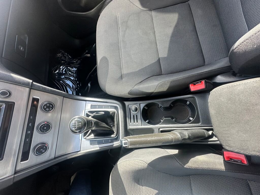 Used 2015 Volkswagen Golf Launch Edition image 20