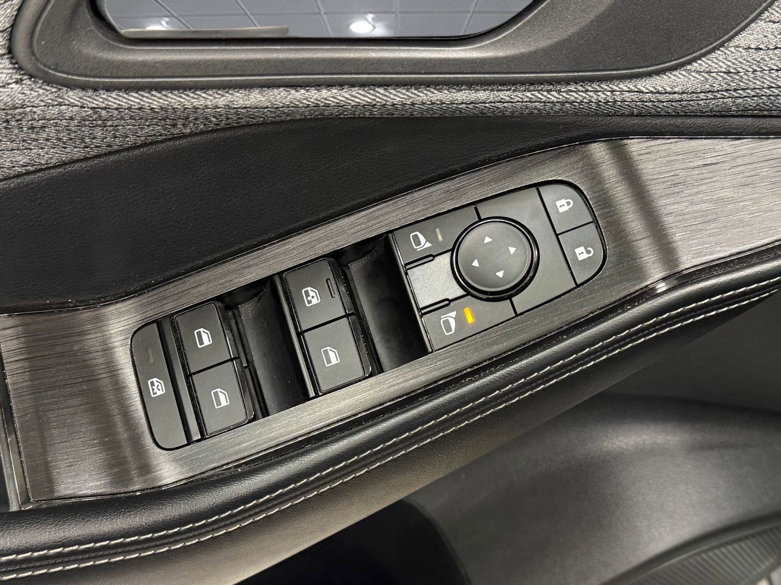 Used 2023 Nissan Rogue SV AWD/4WD image 20