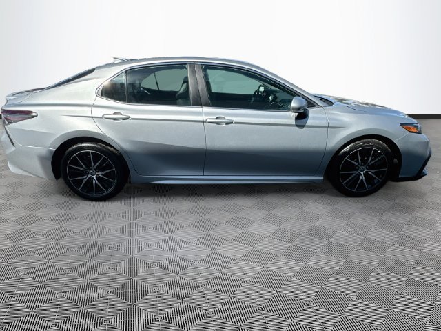 Used 2023 Toyota Camry SE FWD image 8
