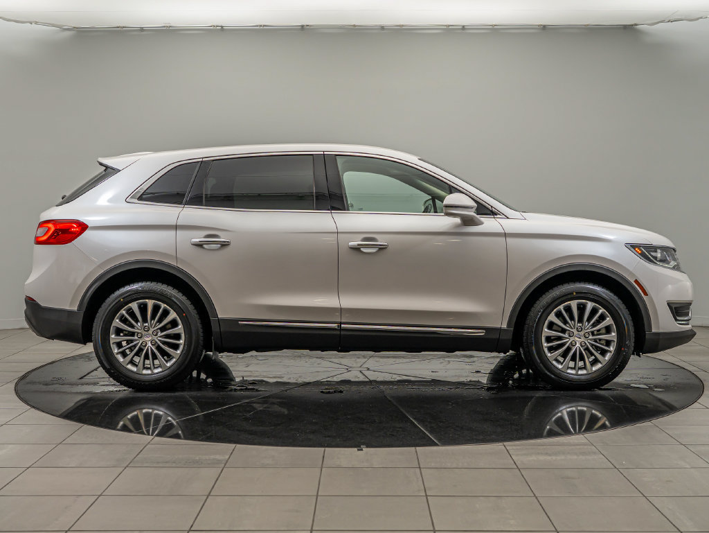 Used 2016 Lincoln MKX Select w/ Select Plus Package AWD/4WD image 4