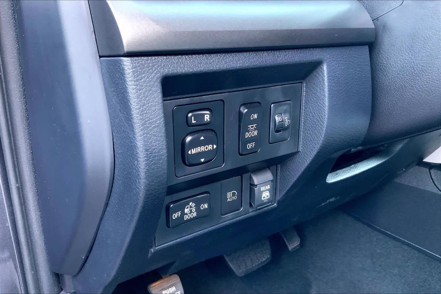 Used 2020 Toyota Tundra SR5 w/ SR5 Leather Package RWD image 30