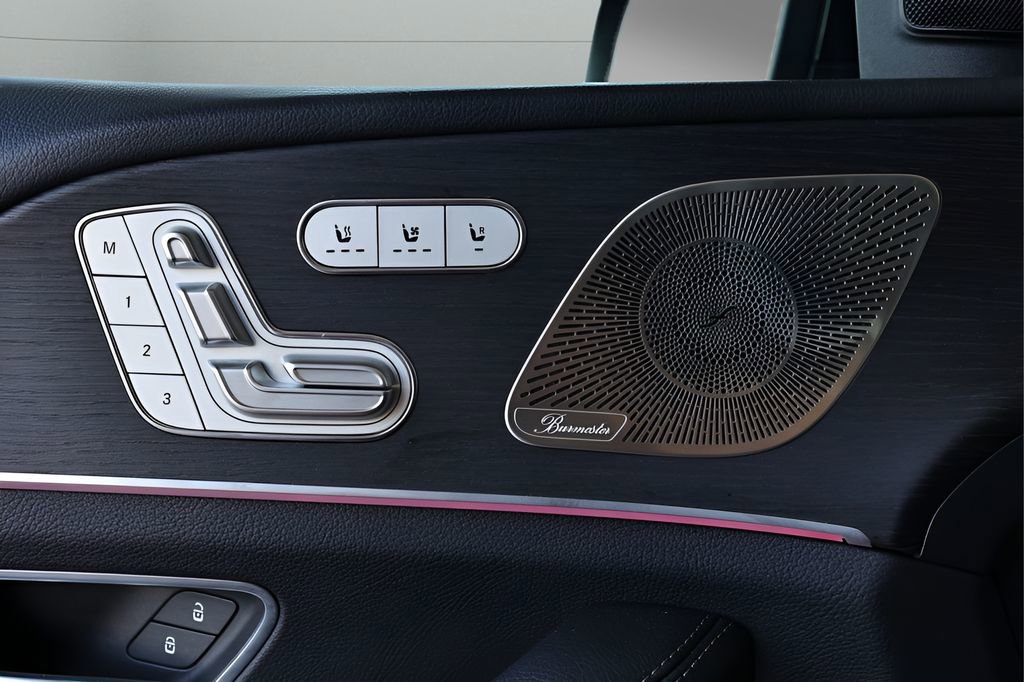 Used 2025 Mercedes-Benz GLS 450 4MATIC image 33