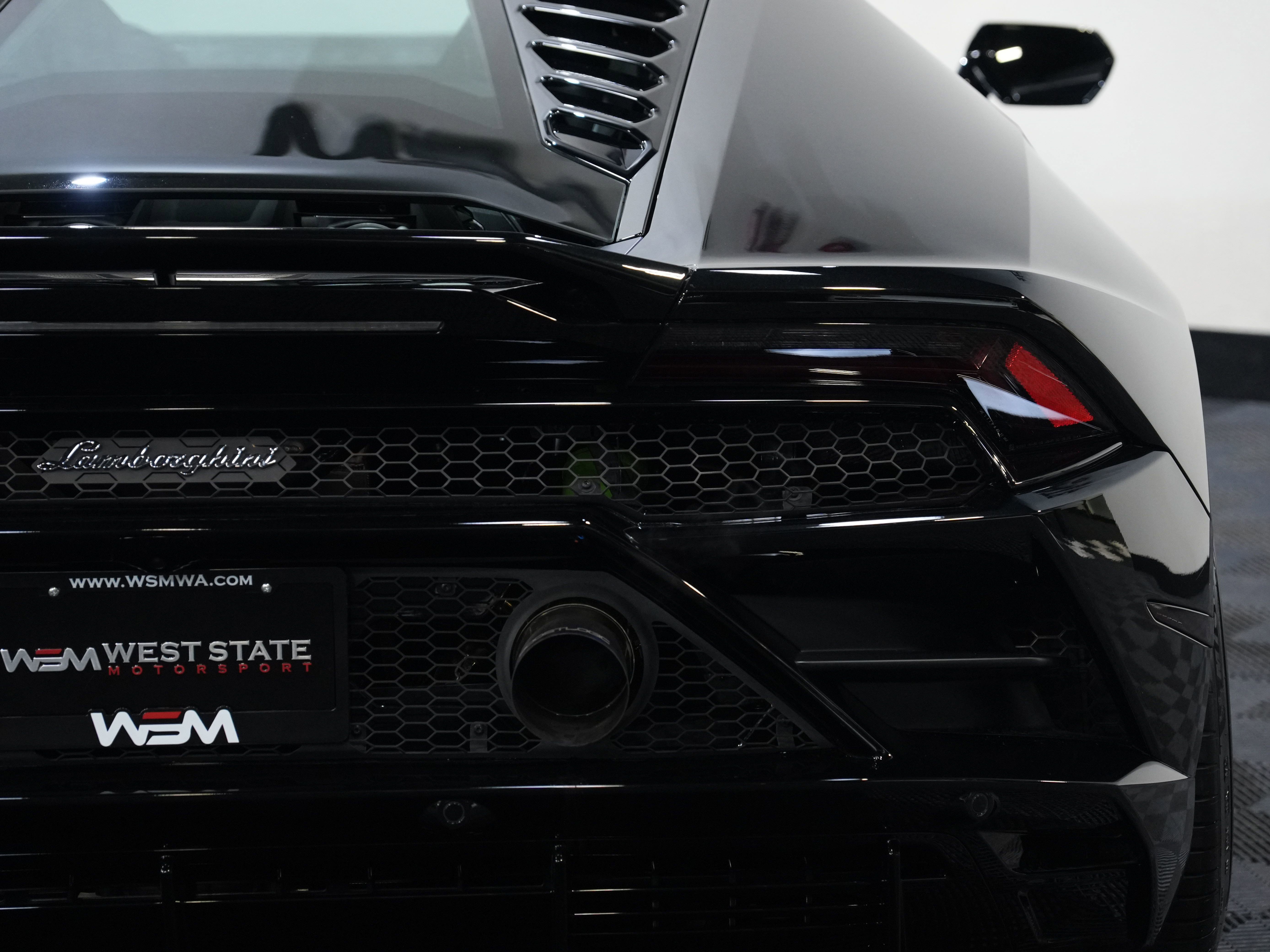 Used 2021 Lamborghini Huracan EVO image 18