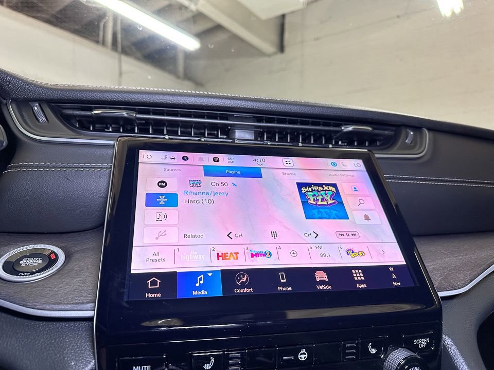 New 2025 Jeep Grand Cherokee Limited w/ Black Appearance Package image 25