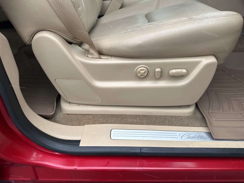 Used 2012 Cadillac Escalade Premium image 32