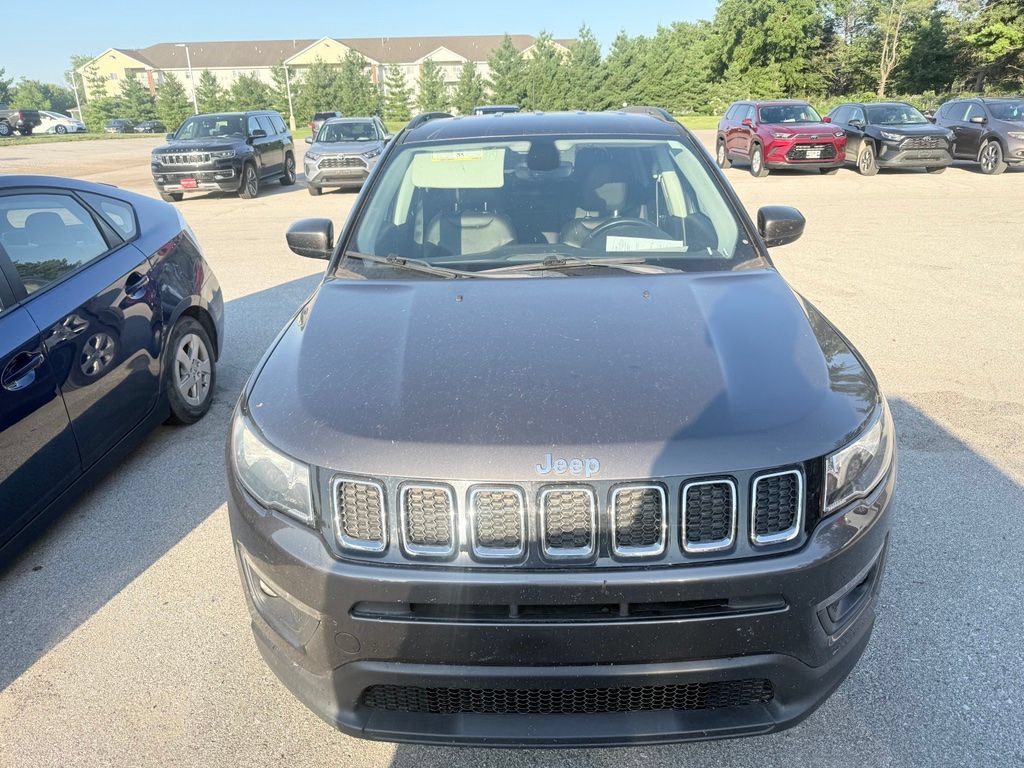 Used 2018 Jeep Compass Latitude FWD image 2