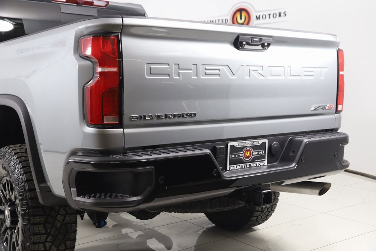 Used 2025 Chevrolet Silverado 2500 ZR2 AWD/4WD image 24