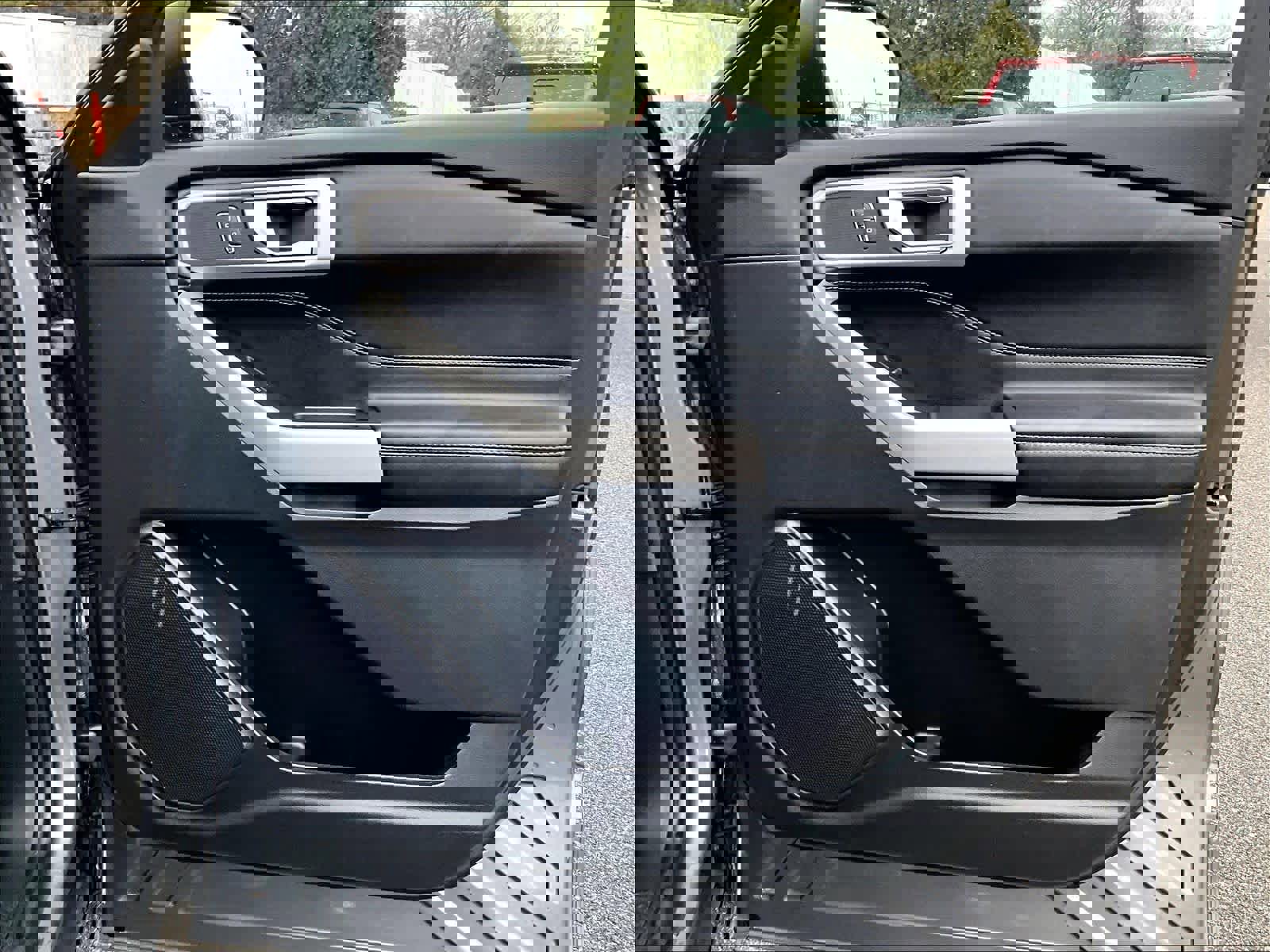 Used 2022 Ford Explorer XLT w/ Equipment Group 202A image 12