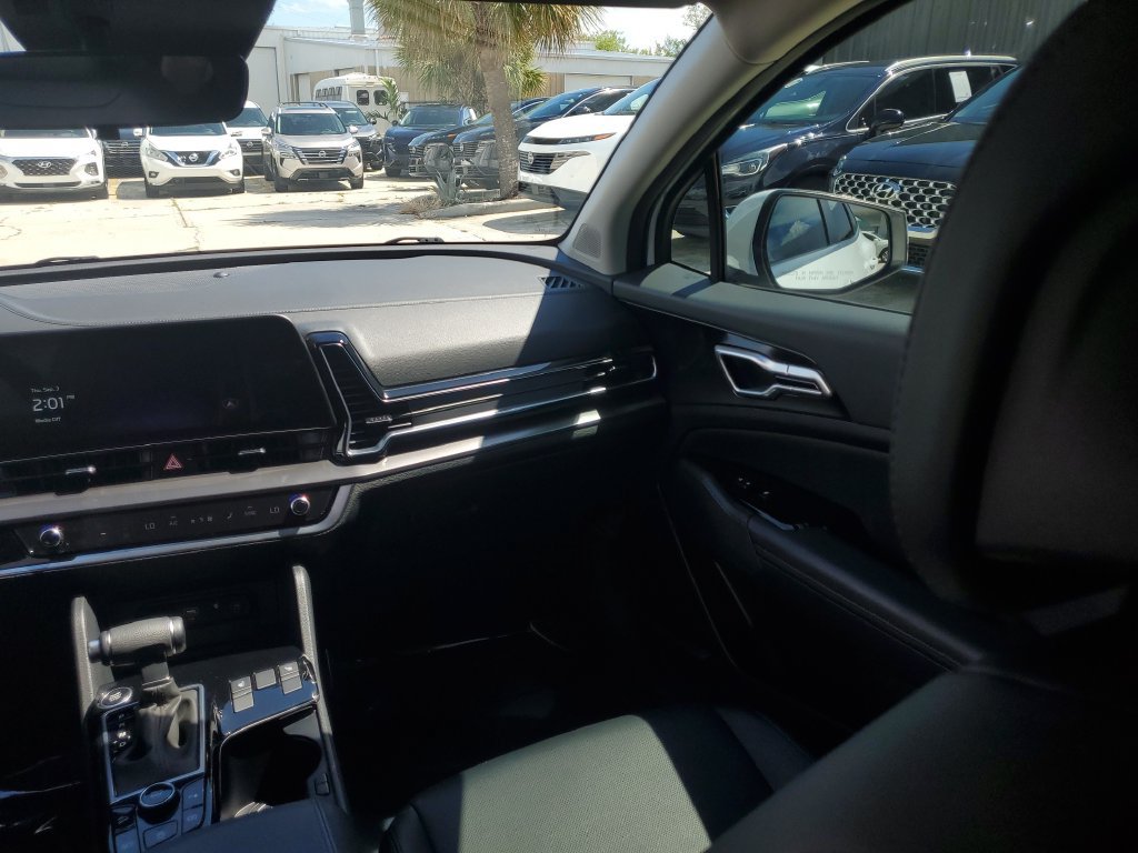 Used 2025 Kia Sportage EX FWD image 28