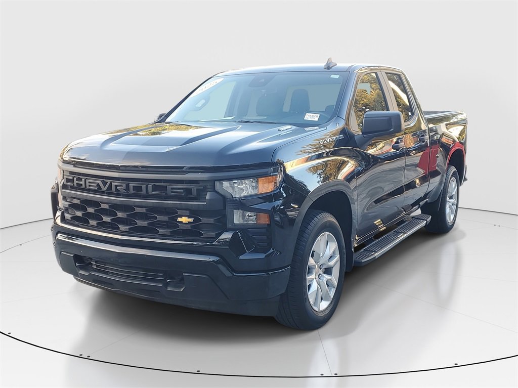 Used 2025 Chevrolet Silverado 1500 Custom image 3
