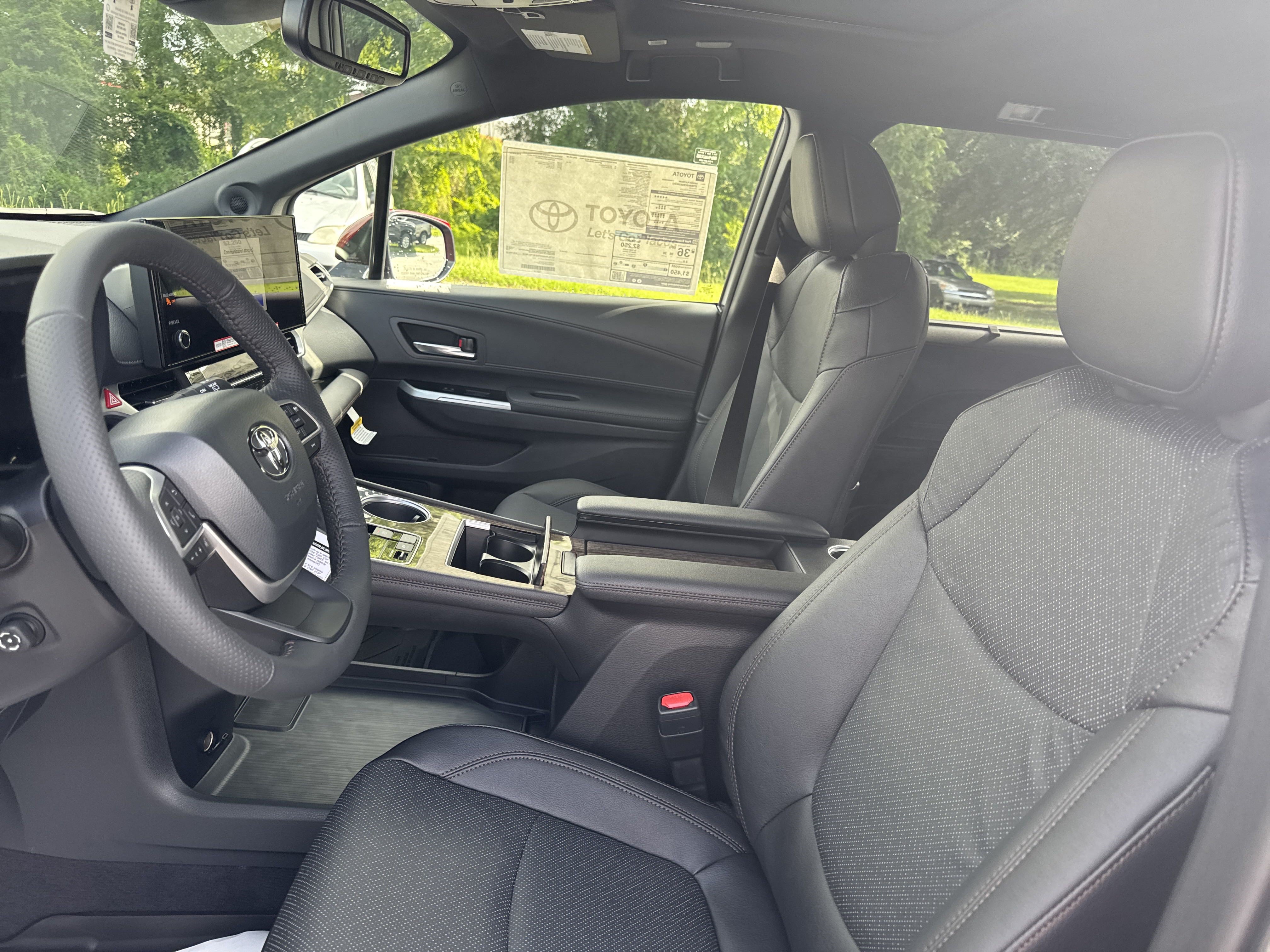New 2025 Toyota Sienna Platinum FWD image 15