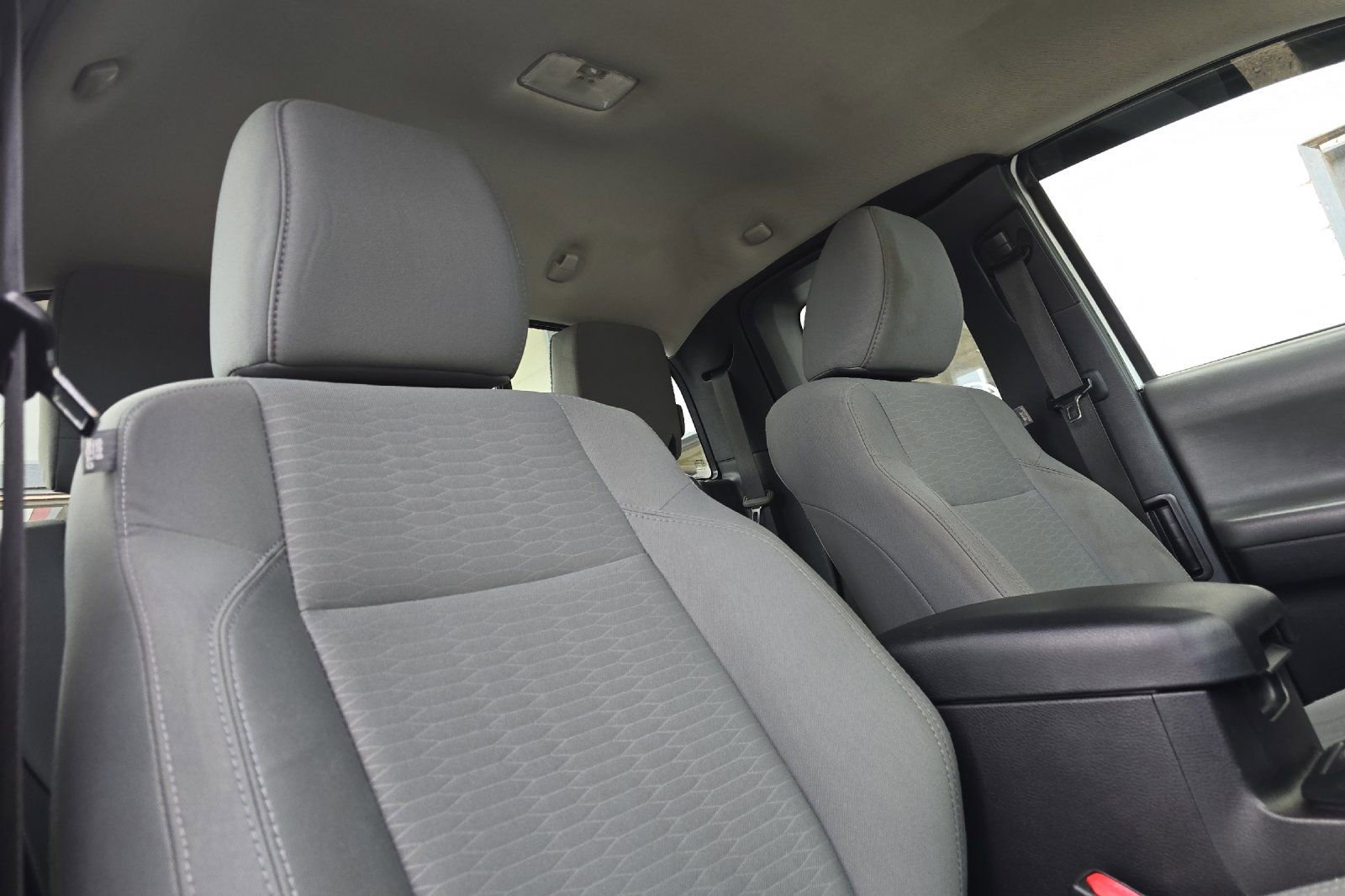 Used 2016 Toyota Tacoma SR w/ SR Convenience Package image 13