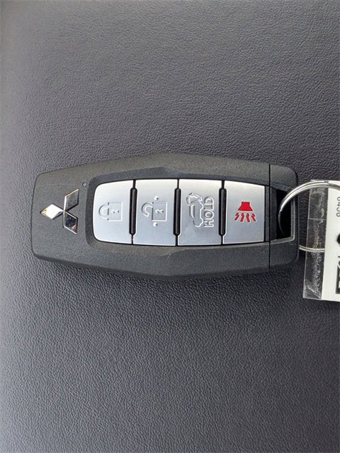 New 2025 Mitsubishi Outlander SE image 36