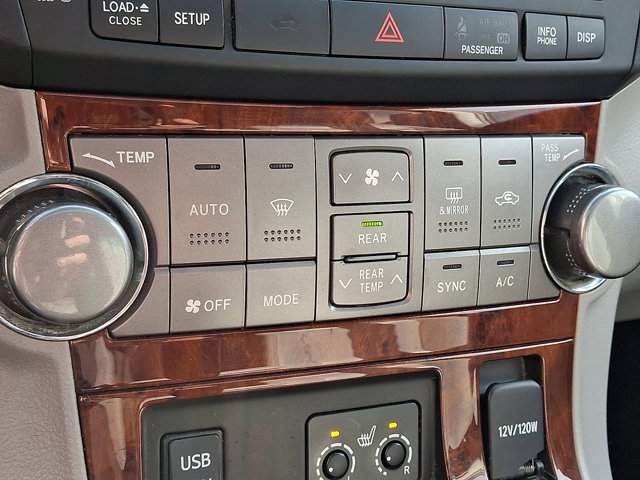 Used 2012 Toyota Highlander Limited w/ Tow Pkg image 18