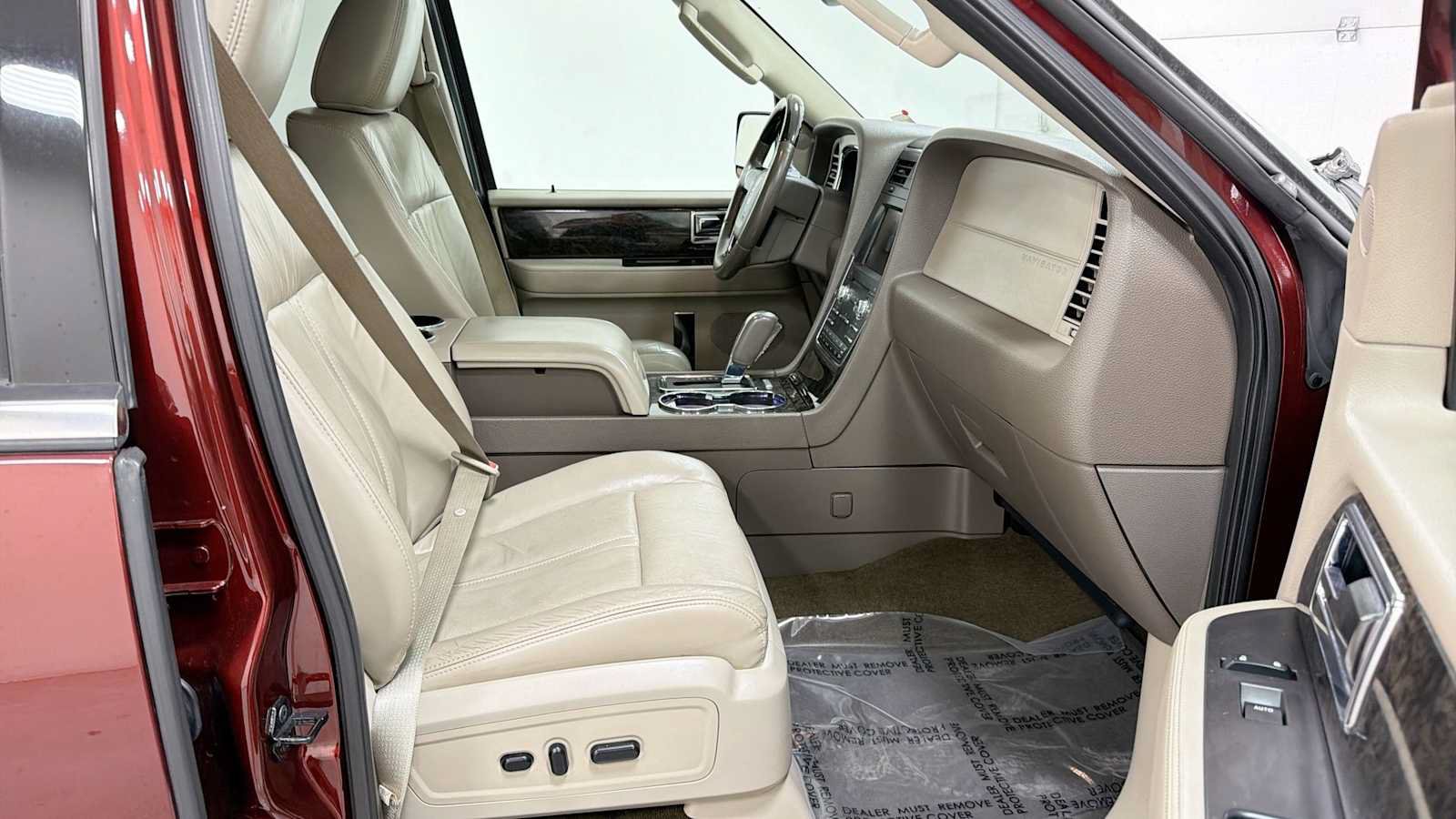 Used 2015 Lincoln Navigator 4WD image 31