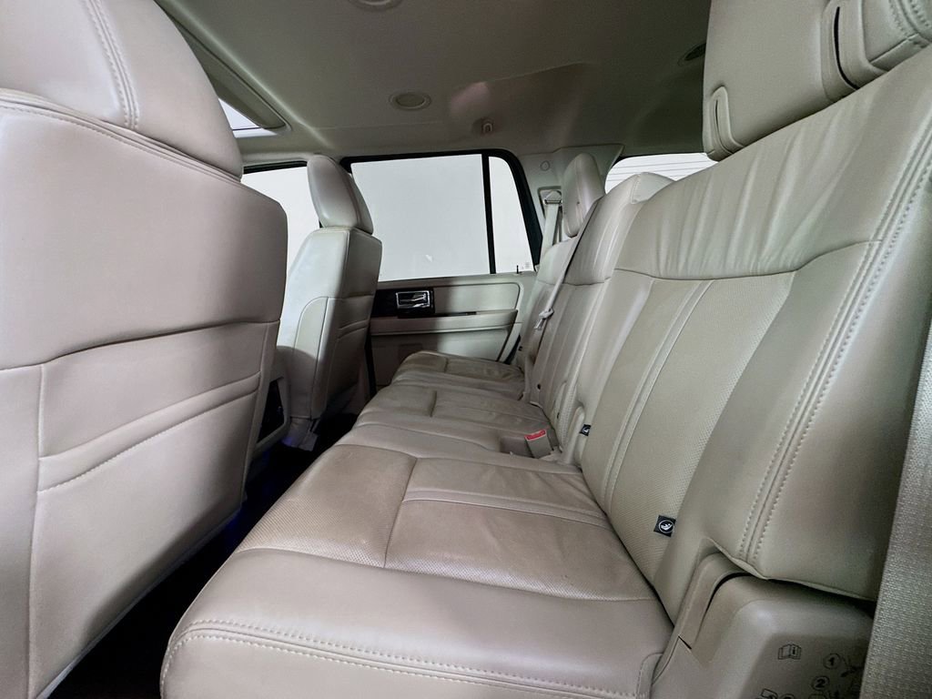Used 2017 Lincoln Navigator Select RWD image 31