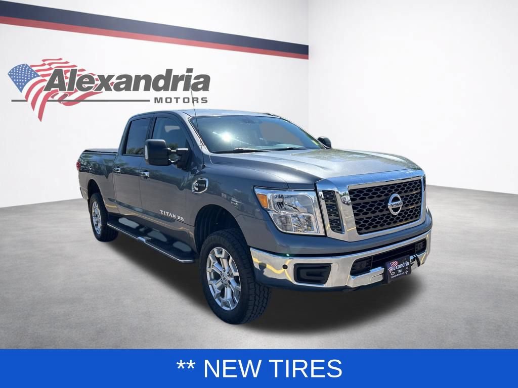 Used 2018 Nissan Titan SV w/ SV Convenience Package AWD/4WD image 3