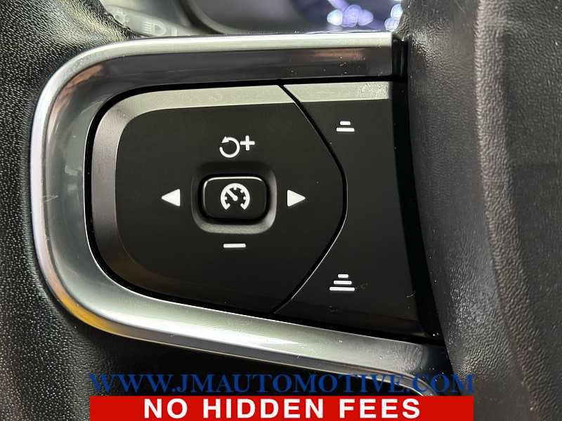 Used 2019 Volvo XC40 T5 Momentum image 39