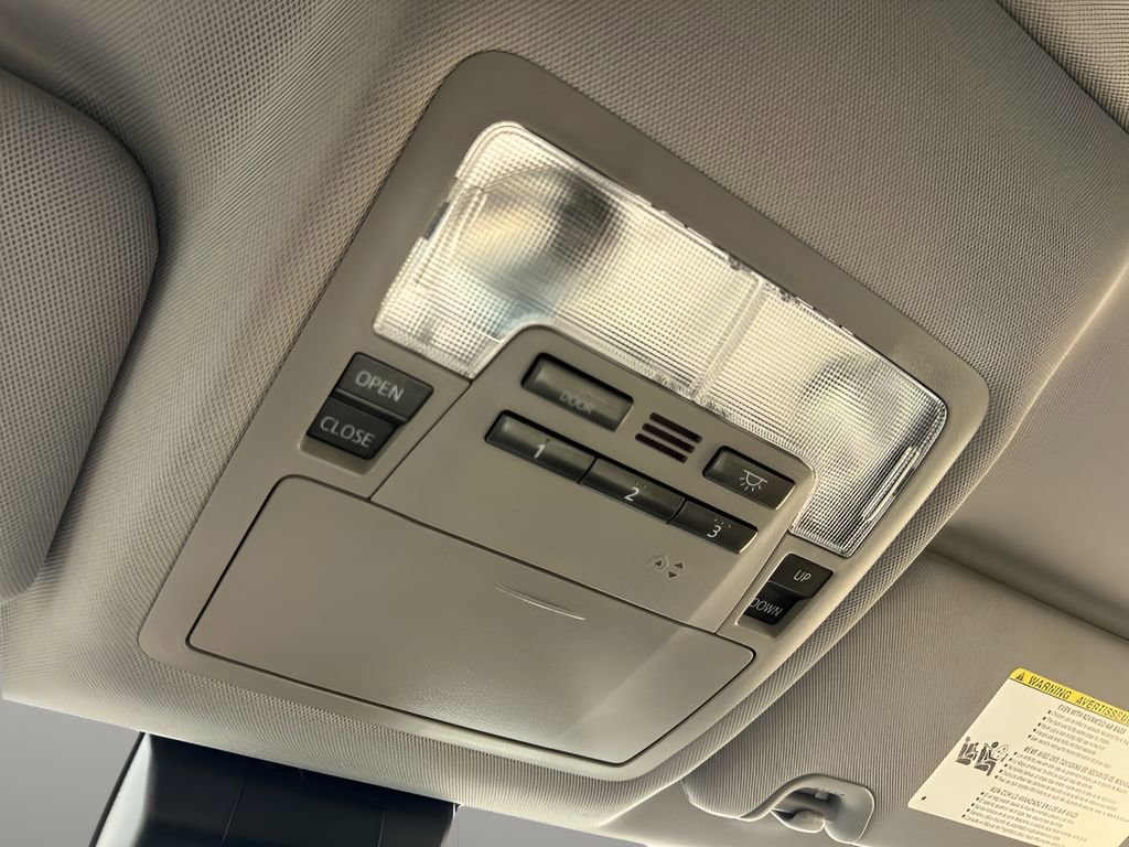 Used 2018 Toyota Highlander XLE image 23