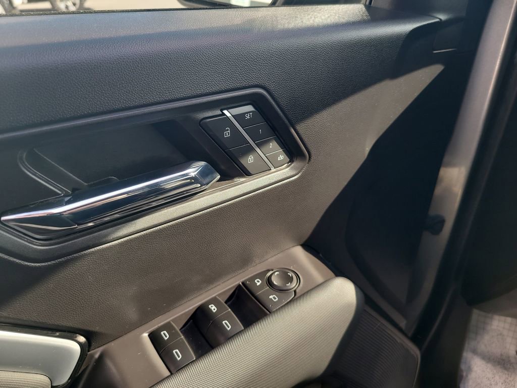 Used 2023 Chevrolet Colorado Z71 w/ Z71 Convenience Package 2 image 11