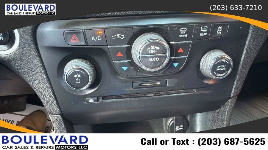 Used 2014 Dodge Charger SXT AWD/4WD image 15