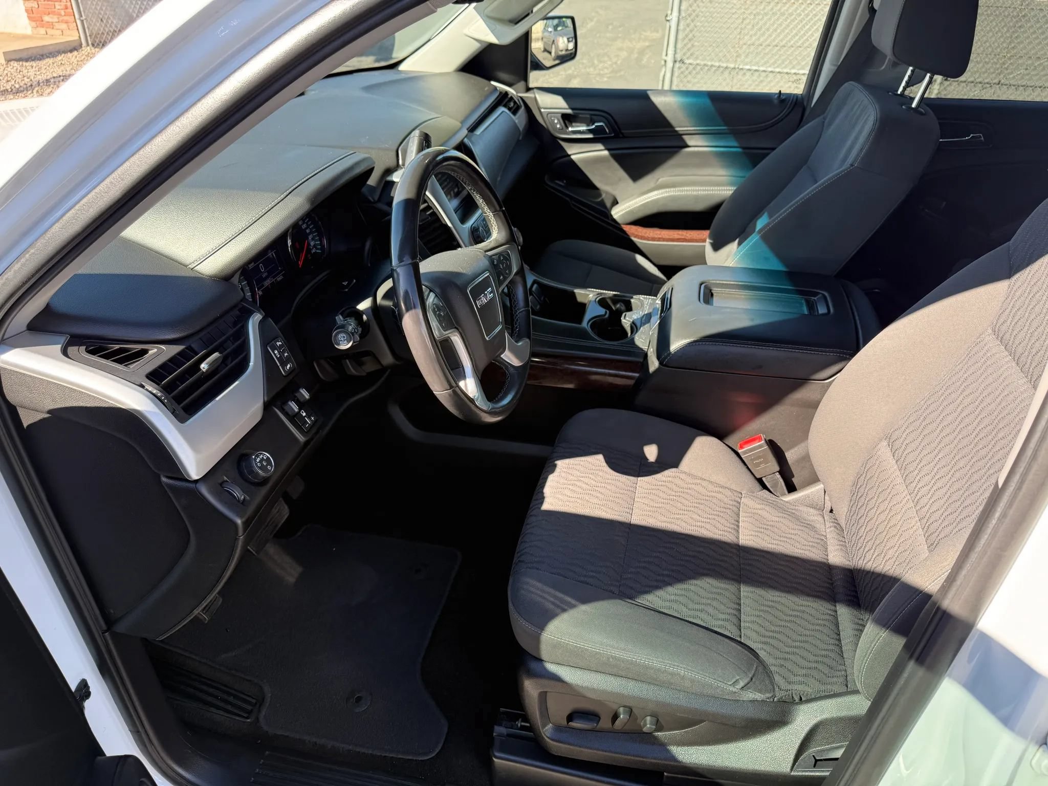 Used 2018 GMC Yukon SLE w/ SLE Value Package RWD image 8