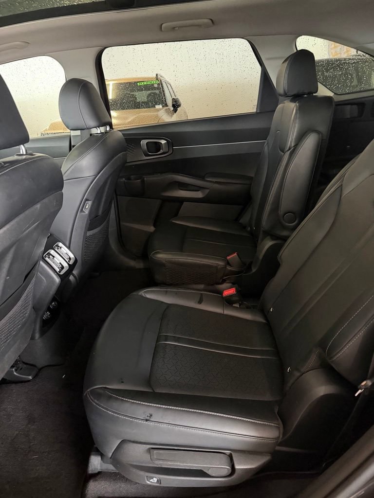 Certified 2022 Kia Sorento EX w/ Panoramic Sunroof Package AWD/4WD image 11