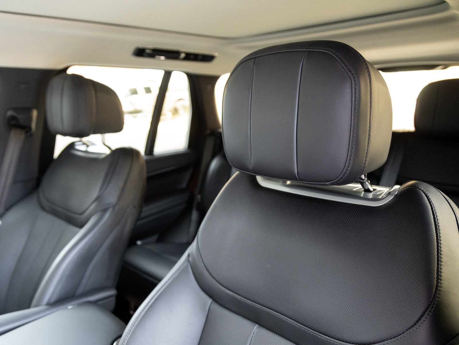 Used 2025 Land Rover Range Rover SE image 21