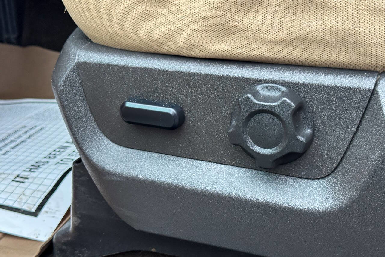 Used 2015 Ford F250 XLT w/ XLT Value Package image 14