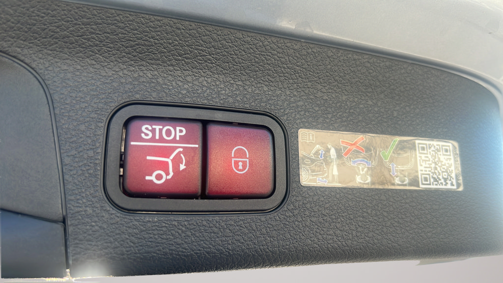 Used 2025 Mercedes-Benz GLS 450 4MATIC image 21