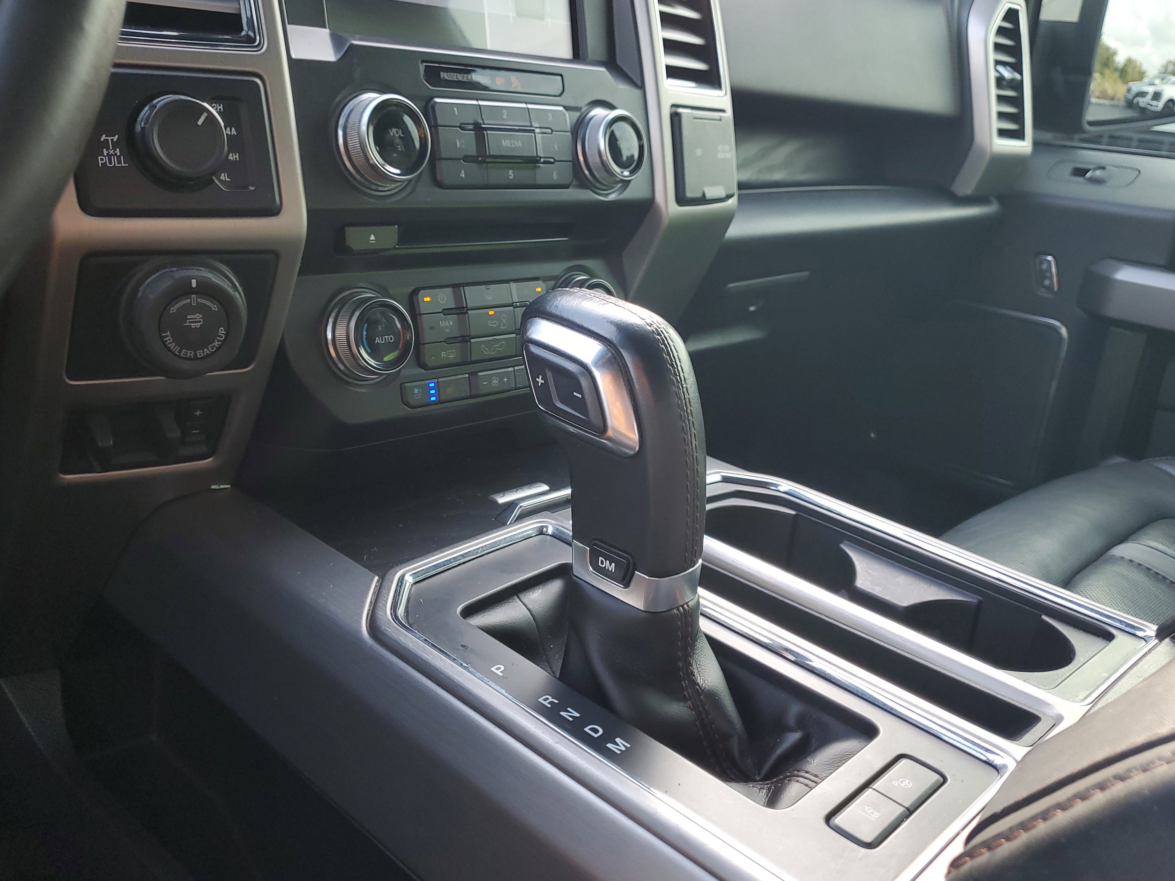 Used 2018 Ford F150 Platinum w/ Equipment Group 701A Luxury image 26