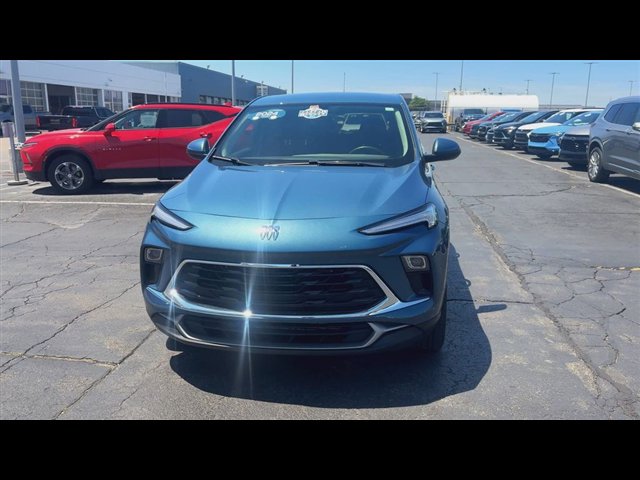 Used 2024 Buick Encore GX Preferred w/ Comfort Package FWD image 3