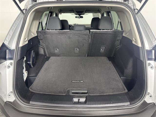 Used 2023 Nissan Rogue SV image 17