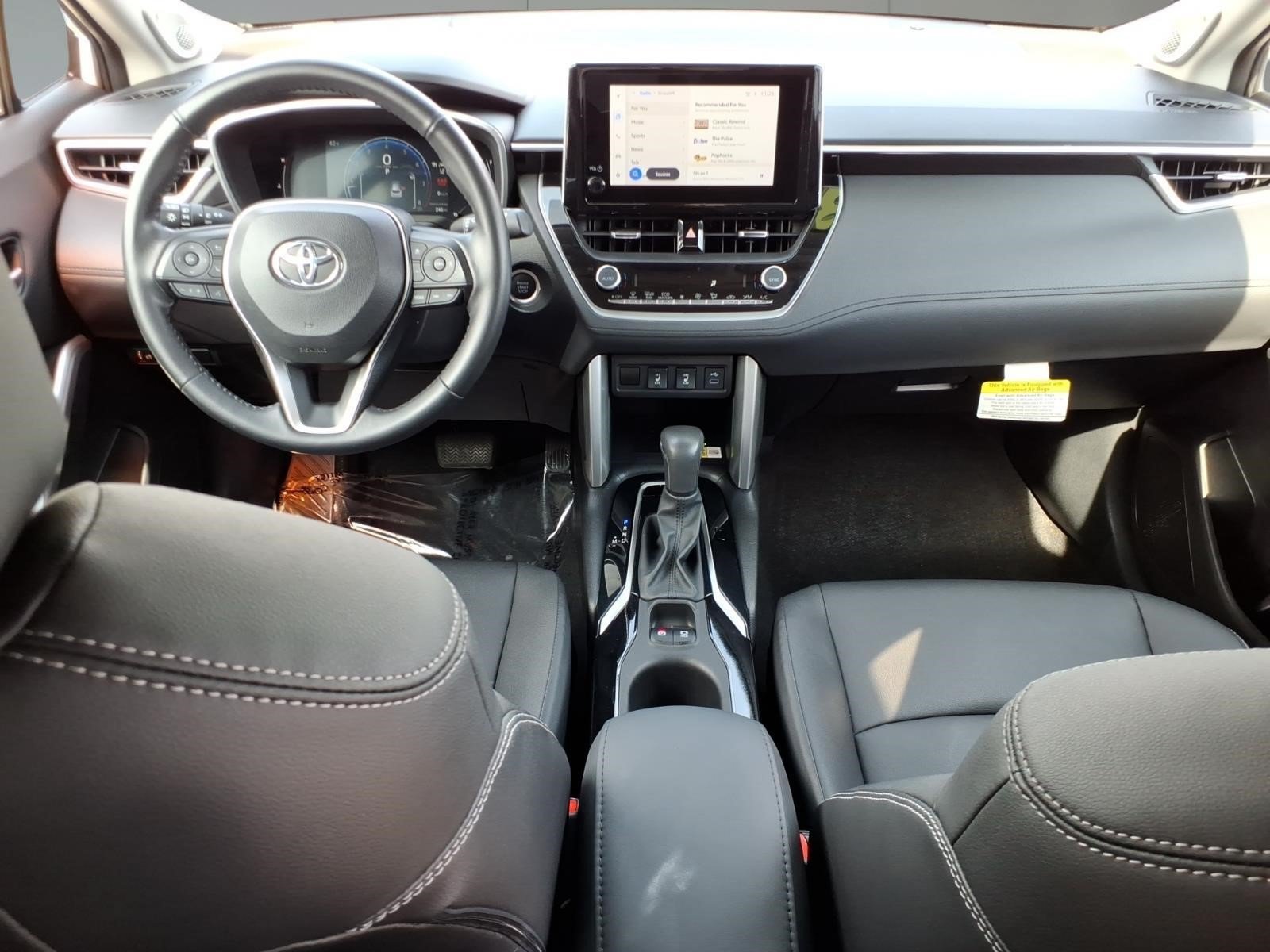 Used 2023 Toyota Corolla Cross XLE w/ Convenience Package AWD/4WD image 10