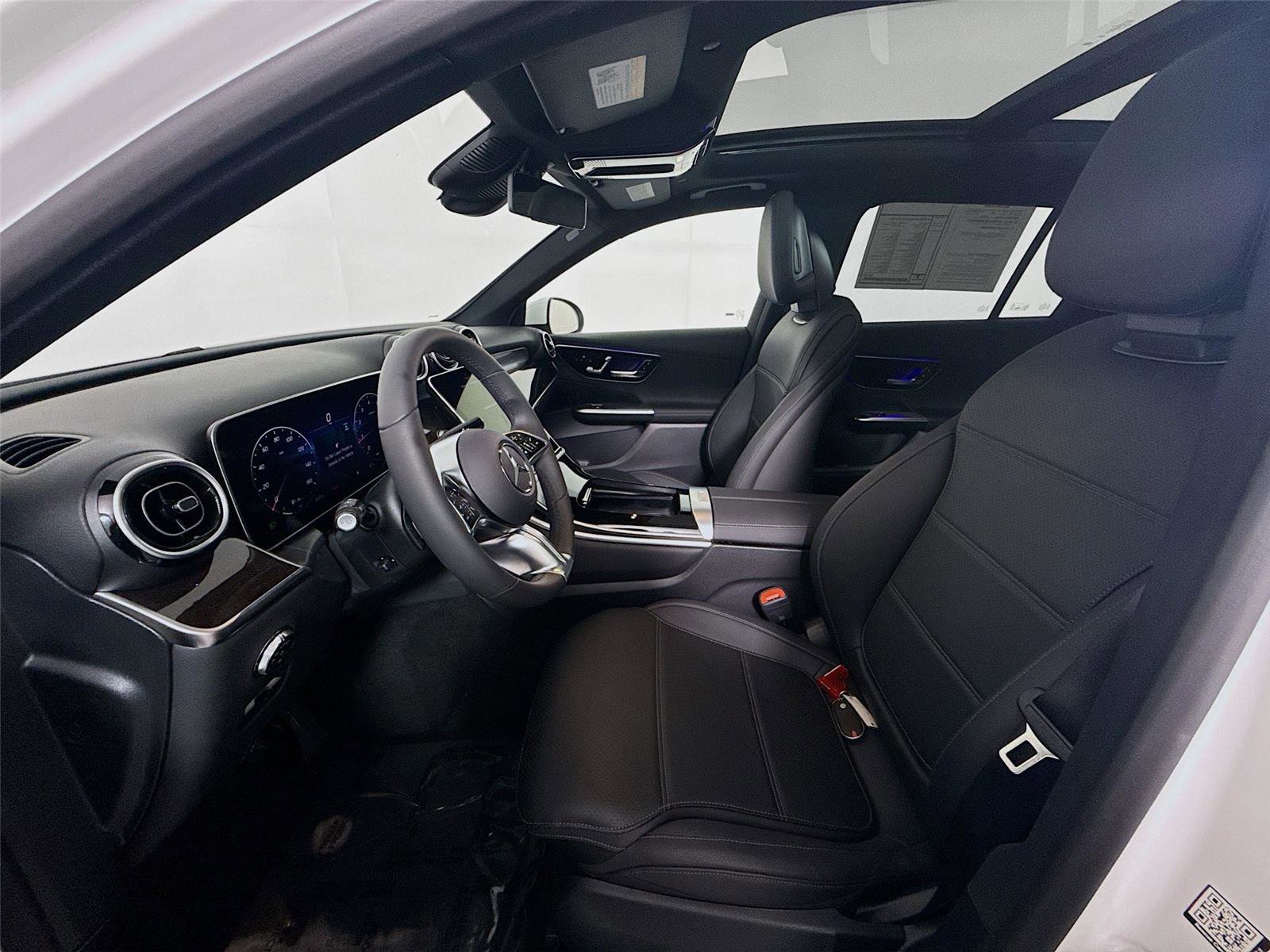 Used 2026 Mercedes-Benz GLC 300 4MATIC image 2