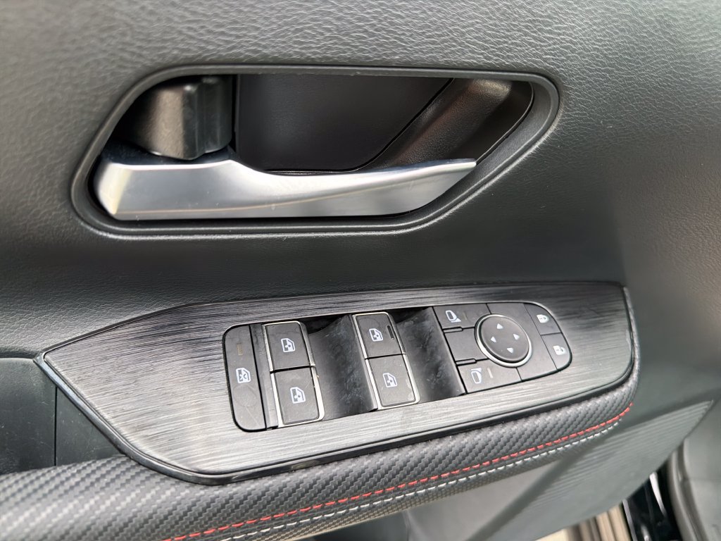 Used 2025 Nissan Kicks SR w/ SR Premium Package FWD image 18