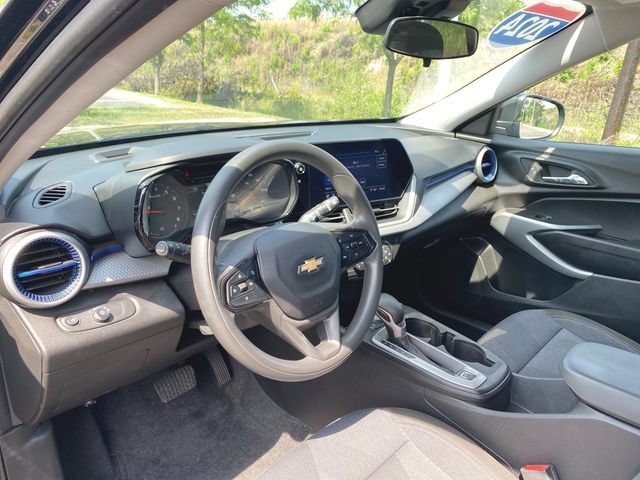 Used 2024 Chevrolet Trax LS w/ LS Convenience Package FWD image 10