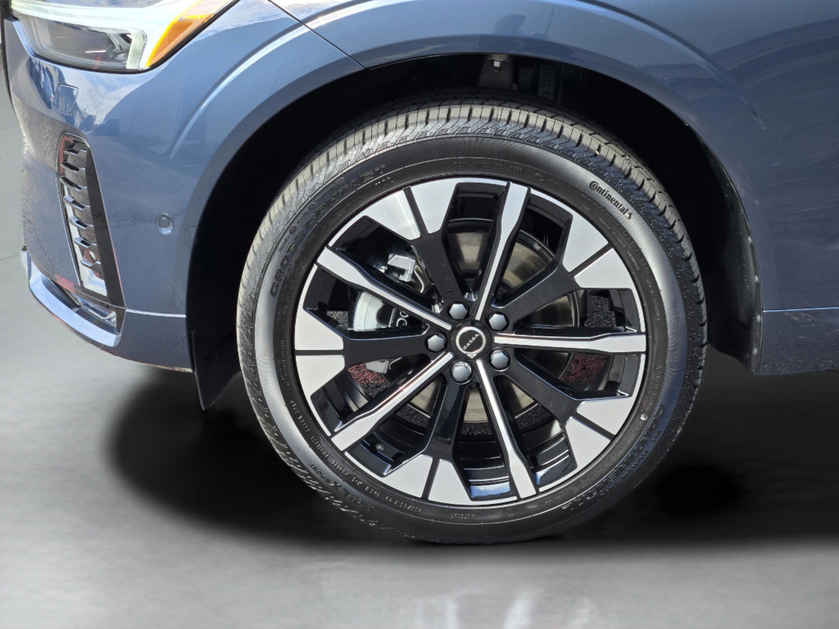New 2026 Volvo XC60 B5 Plus w/ Protection Package Premier AWD/4WD image 30