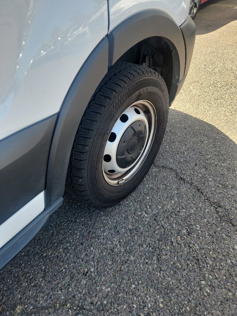 Used 2023 Ford Transit 250 Medium Roof RWD image 18