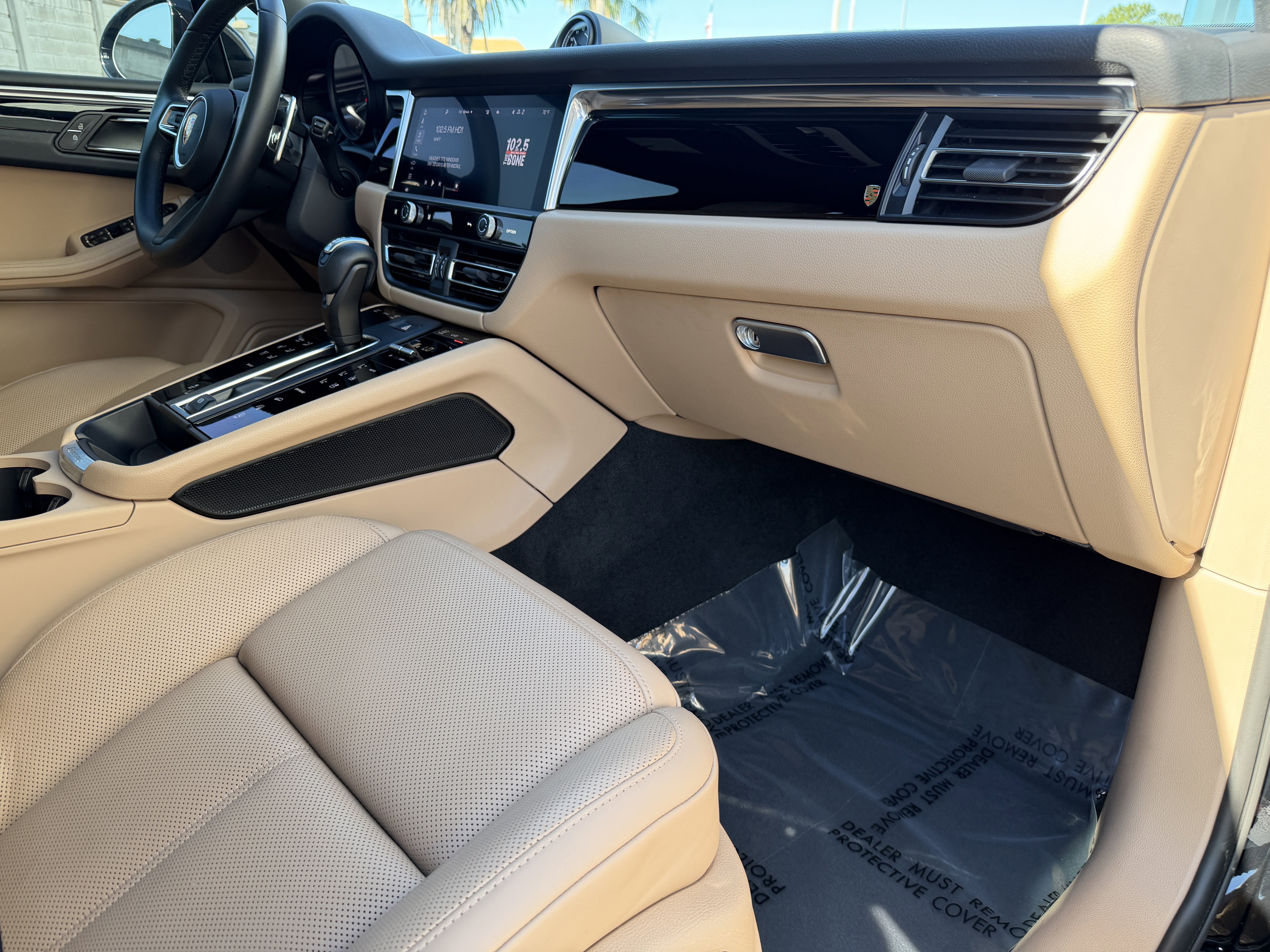 Certified 2022 Porsche Macan image 17